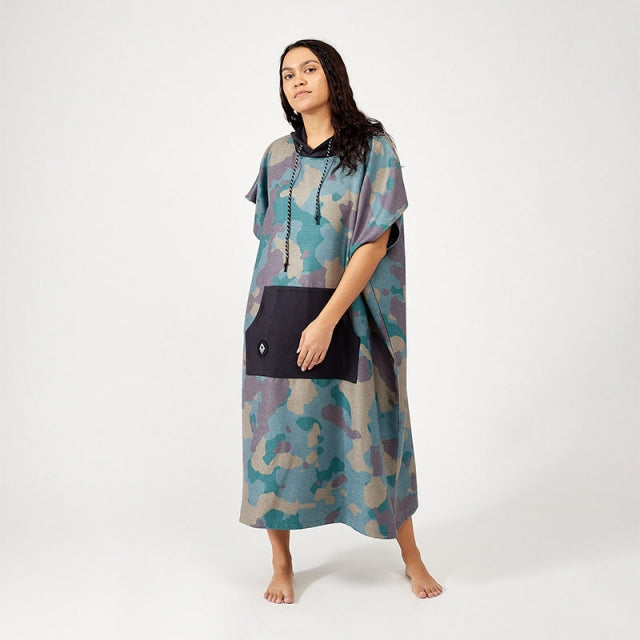 Nomadix Changing Poncho: Camo Green Camo Green